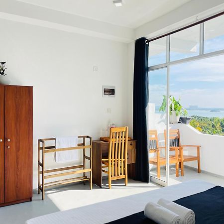 Regal Heights Hotel Уелигама Екстериор снимка