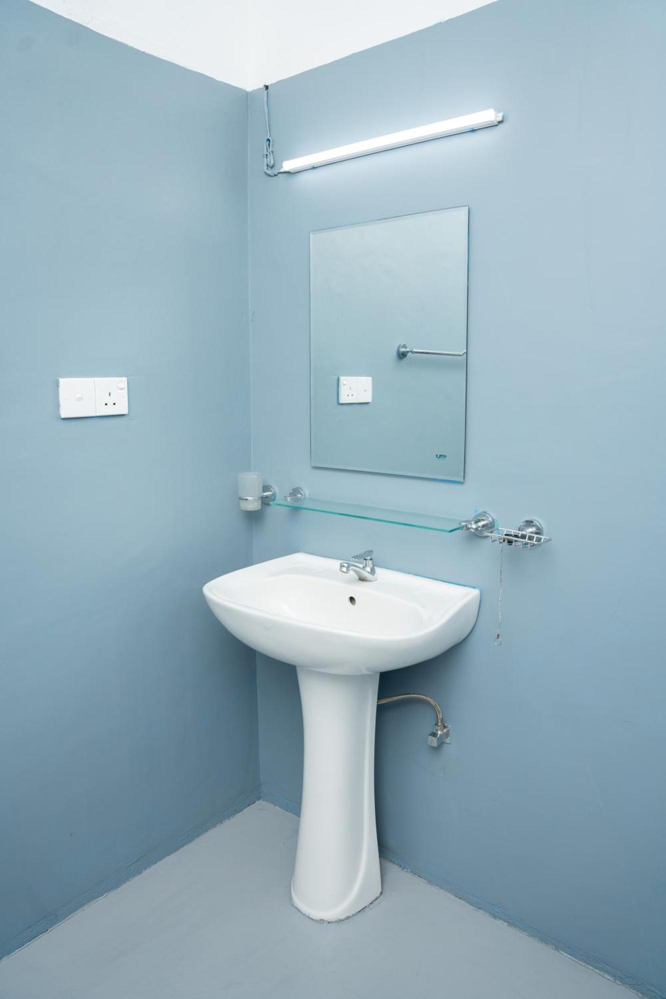 Regal Heights Hotel Уелигама Екстериор снимка